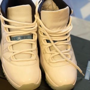 Retro Jordan 11 Legend Blue size 10.5